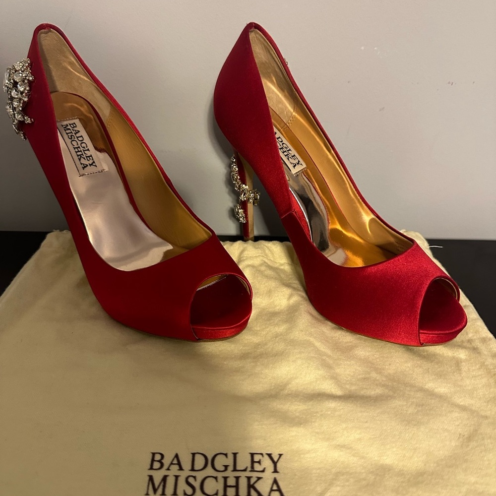 Badgley Mischka Women's Red Peep Toe Heels